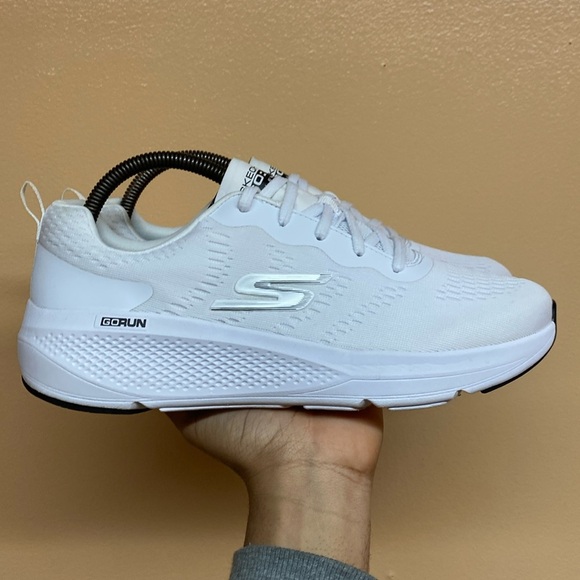 Skechers Go Run Elevate “White Black” - Picture 1 of 17